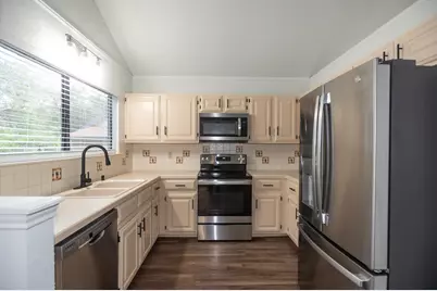 11513 Juniper Ridge Drive, Austin, TX 78759 - Photo 7