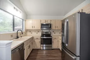 11513 Juniper Ridge Dr, Austin, TX 78759 - Photo 7