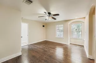 304 S Main St, Elgin, TX 78621 - Photo 15