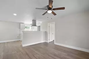 713 Burkett St, Taylor, TX 76574 - Photo 5