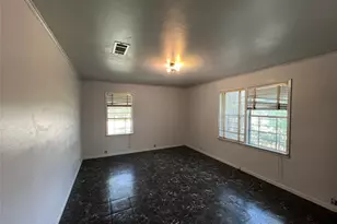 300 S Elm Ave, Cameron, TX 76520 - Photo 7