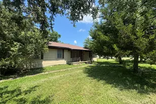 300 S Elm Ave, Cameron, TX 76520 - Photo 1