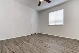 10105 Woodland Village Dr, Austin, TX 78750 - Photo 9