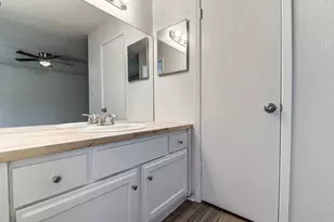 10105 Woodland Village Dr, Austin, TX 78750 - Photo 3