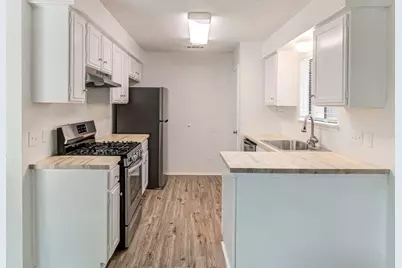 10105 Woodland Village Drive, Austin, TX 78750 - Photo 13