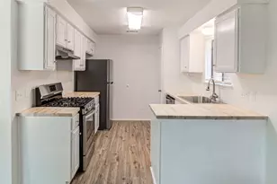 10105 Woodland Village Dr, Austin, TX 78750 - Photo 13