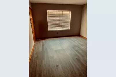 709 W 11th Street, Elgin, TX 78621 - Photo 7