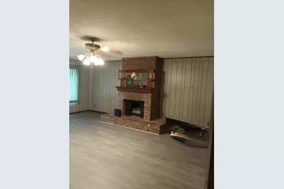 709 W 11th Street, Elgin, TX 78621 - Photo 9