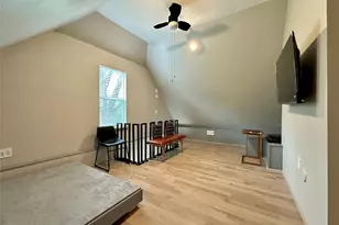 914 E 39th St, Austin, TX 78751 - Photo 17