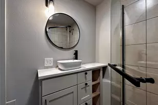 914 E 39th St, Austin, TX 78751 - Photo 21