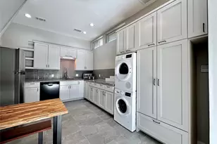 914 E 39th St, Austin, TX 78751 - Photo 7