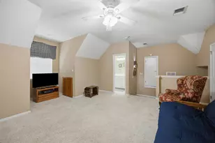 197 Elm Wood Dr, Elgin, TX 78621 - Photo 17