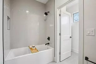 6902 Northeast Dr, Austin, TX 78723 - Photo 27