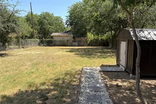 6202 Hogan Ave, Austin, TX 78741 - Photo 21