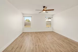 302 Phillips St, Hutto, TX 78634 - Photo 13