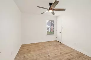 302 Phillips St, Hutto, TX 78634 - Photo 19
