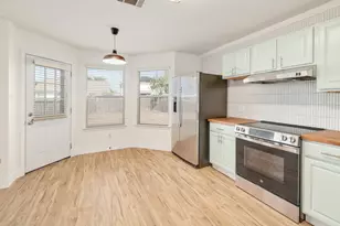 302 Phillips St, Hutto, TX 78634 - Photo 11