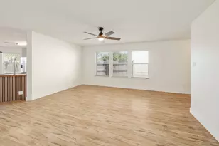 302 Phillips St, Hutto, TX 78634 - Photo 7
