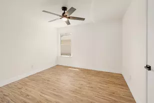 302 Phillips St, Hutto, TX 78634 - Photo 17