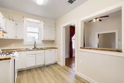 208 N Avenue B, Elgin, TX 78621 - Photo 15