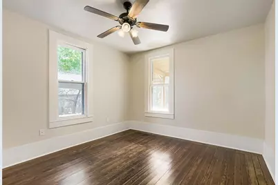 208 N Avenue B, Elgin, TX 78621 - Photo 23