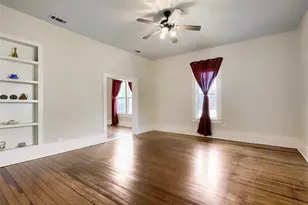 208 N Ave B, Elgin, TX 78621 - Photo 9
