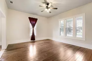 208 N Ave B, Elgin, TX 78621 - Photo 11