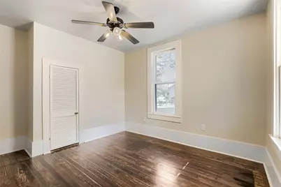 208 N Avenue B, Elgin, TX 78621 - Photo 25