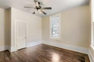 208 N Ave B, Elgin, TX 78621 - Photo 25