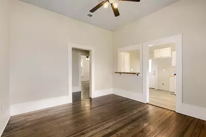 208 N Avenue B, Elgin, TX 78621 - Photo 9
