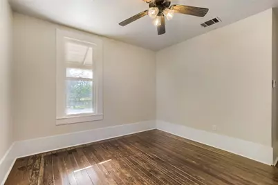 208 N Avenue B, Elgin, TX 78621 - Photo 17