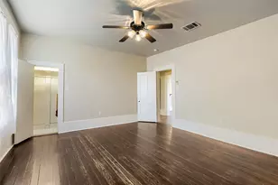208 N Ave B, Elgin, TX 78621 - Photo 21