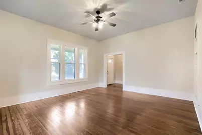 208 N Avenue B, Elgin, TX 78621 - Photo 11