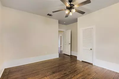 208 N Avenue B, Elgin, TX 78621 - Photo 23