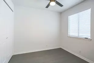 215 Estate Dr, Hutto, TX 78634 - Photo 17