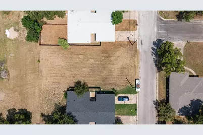 1310 Marshall Street, Taylor, TX 76574 - Photo 5