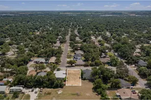 1310 Marshall St, Taylor, TX 76574 - Photo 1