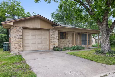 555 E Houston Street, Giddings, TX 78942 - Photo 5