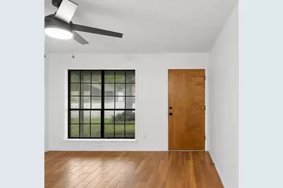 555 E Houston Street, Giddings, TX 78942 - Photo 9