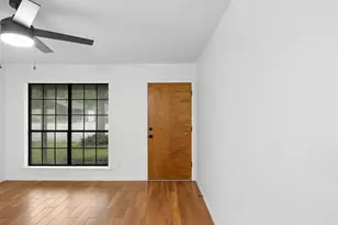 555 E Houston St, Giddings, TX 78942 - Photo 9