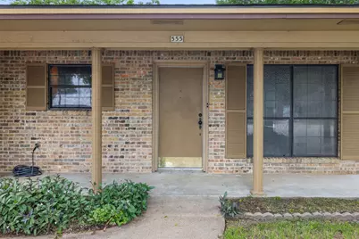 555 E Houston Street, Giddings, TX 78942 - Photo 3