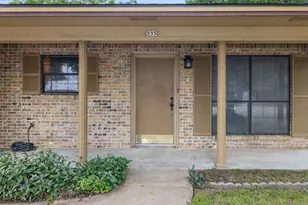 555 E Houston St, Giddings, TX 78942 - Photo 3