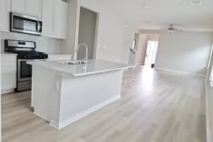 908 Main St, Hutto, TX 78634 - Photo 3