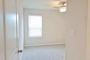 908 Main St, Hutto, TX 78634 - Photo 17