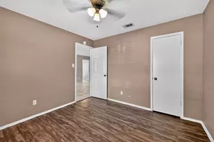 1207 Eleanor St, Austin, TX 78721 - Photo 9