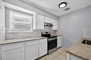1207 Eleanor St, Austin, TX 78721 - Photo 5