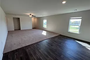 364 Crescent Park Dr, Jarrell, TX 76537 - Photo 9
