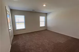 364 Crescent Park Dr, Jarrell, TX 76537 - Photo 17