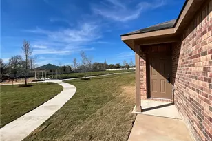 364 Crescent Park Dr, Jarrell, TX 76537 - Photo 5