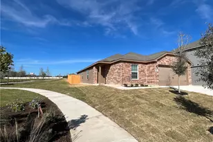 364 Crescent Park Dr, Jarrell, TX 76537 - Photo 3